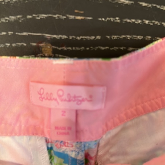 LILLY Pulitzer Shorts, Bright Design Stamp Design with States, Size 2 - Picture 11 of 12